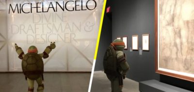 EpicMoment: Michelangelo, de las Tortugas Ninjas, visitó la exposición de su tocayo, en Nueva York