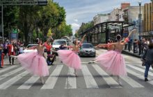 BAILARINES DE BALLET SE ADUEÑAN DE LOS CRUCEROS DE LA CDMX