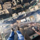 Susto en el SkyDeck de la Torre Willis, en Chicago: el piso de vidrio se resquebraja bajo los pies de los visitantes